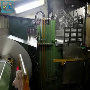 Melin Rolio Oer Ffatri mewn Gwaith Dur